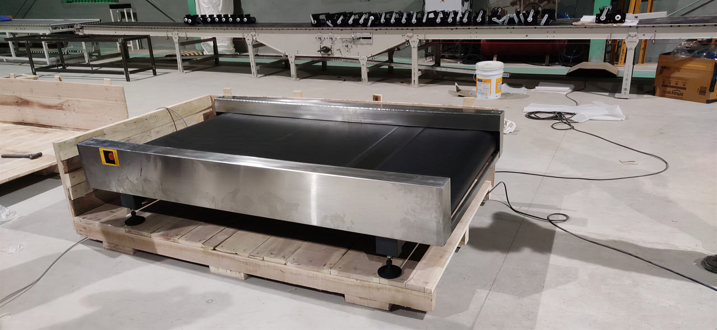 BAGGAGE CONVEYOR
